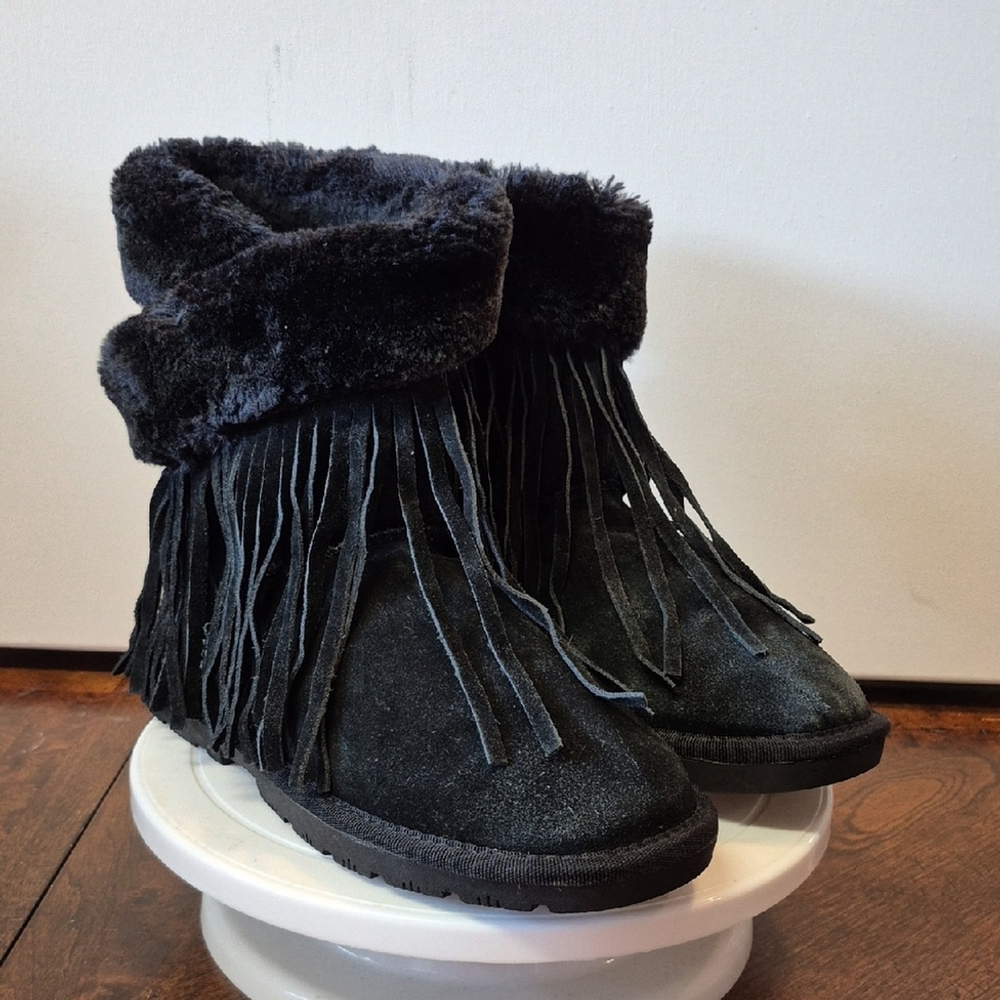 LAMO Essential Women's Black Suede Winter Boots sz. 8  (#1126) Velcro Closure.